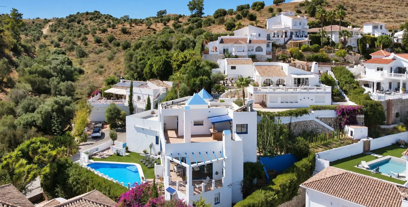 Sale of detached villa in Cerros del Aguila 88