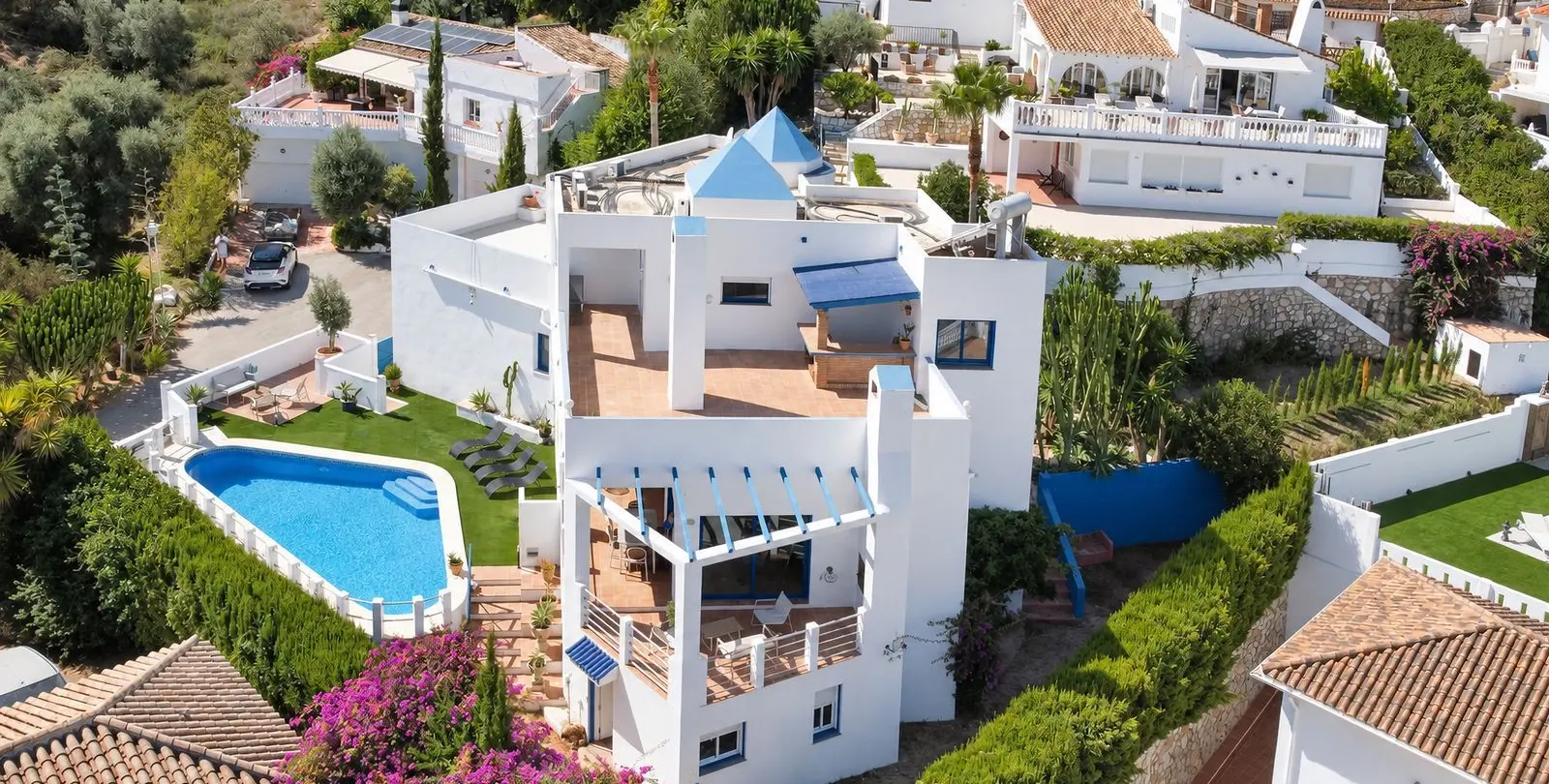 Sale of detached villa in Cerros del Aguila 89