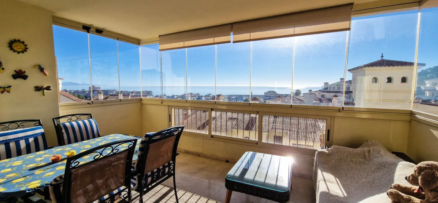 Sale of middle floor apartment in La Duquesa 0
