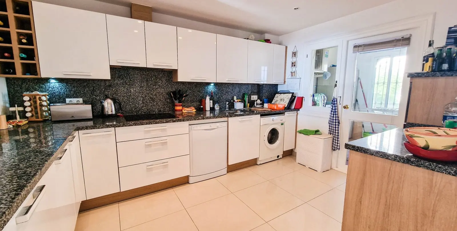Sale of middle floor apartment in La Duquesa 3