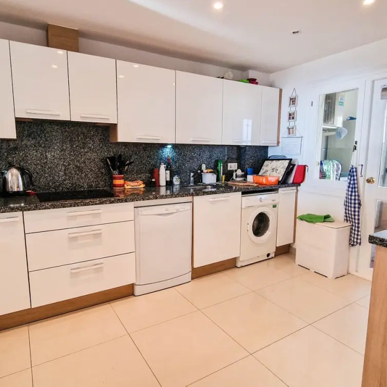 Sale of middle floor apartment in La Duquesa