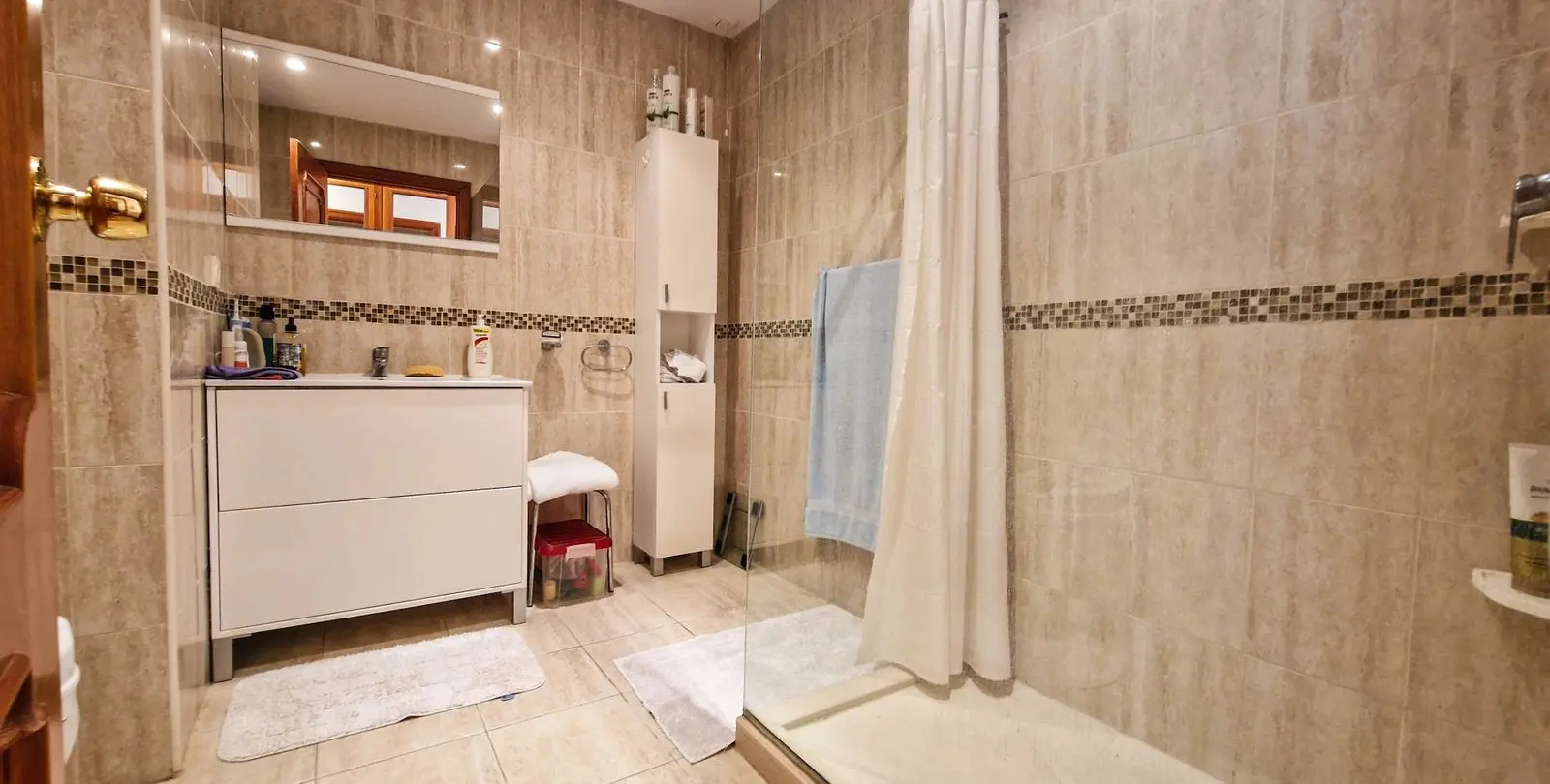 Sale of middle floor apartment in La Duquesa 4
