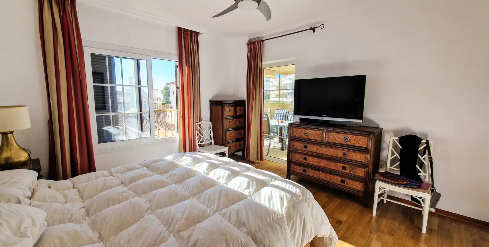 Sale of middle floor apartment in La Duquesa 5