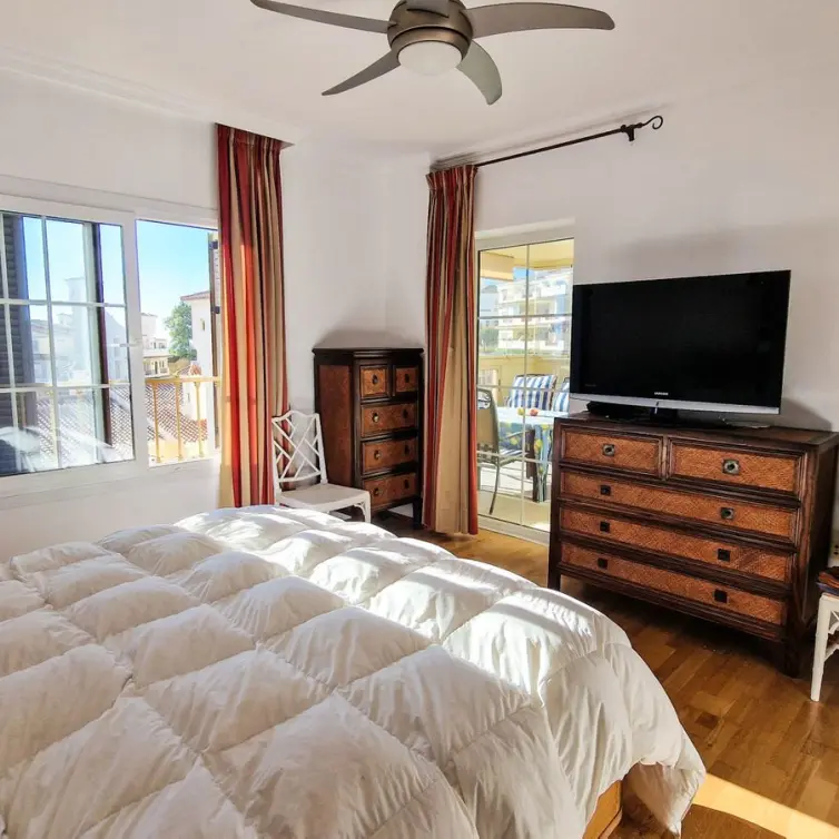 Sale of middle floor apartment in La Duquesa