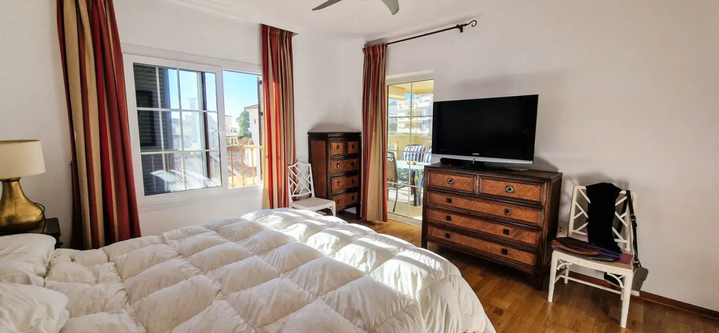 Sale of middle floor apartment in La Duquesa 4