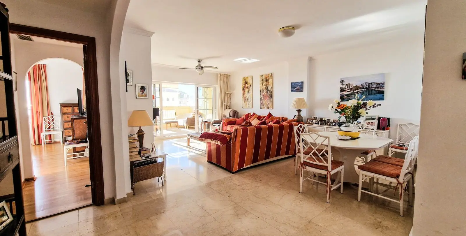 Sale of middle floor apartment in La Duquesa 9
