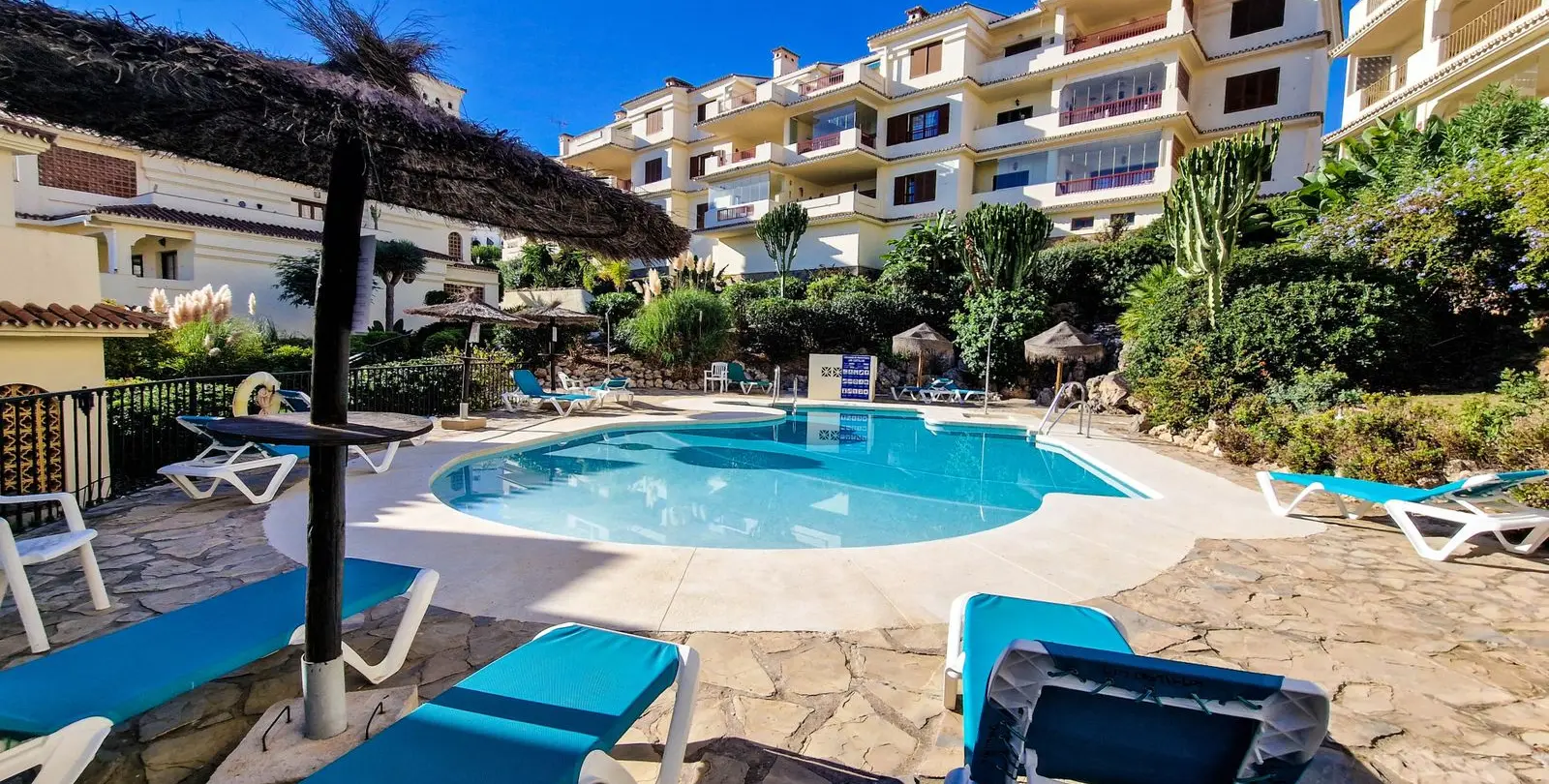 Sale of middle floor apartment in La Duquesa 12
