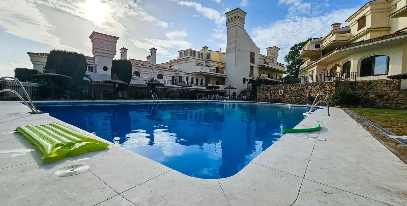 Sale of middle floor apartment in La Duquesa 25