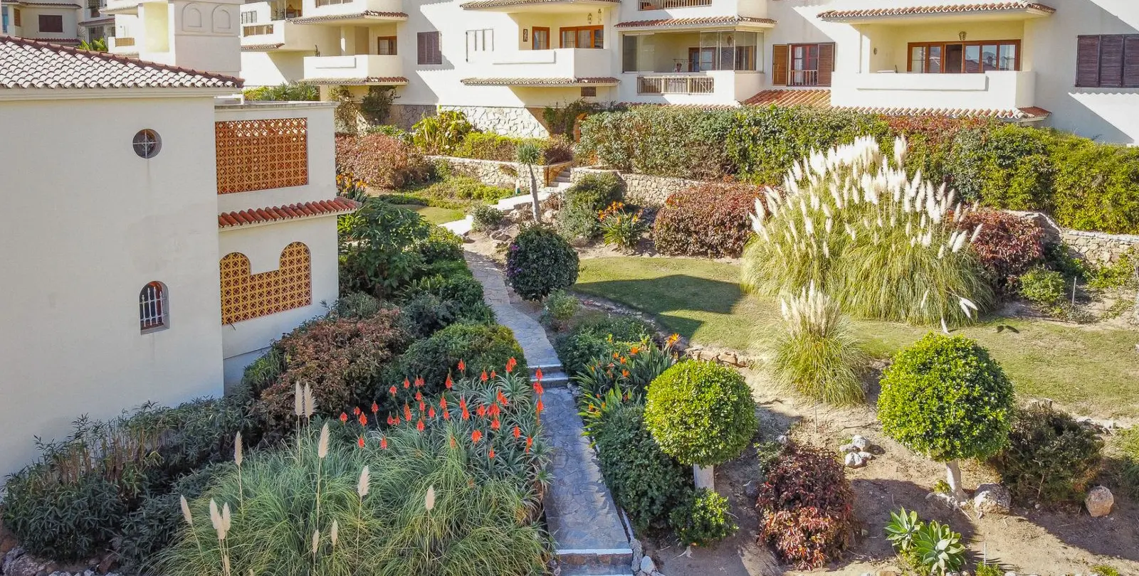 Sale of middle floor apartment in La Duquesa 26