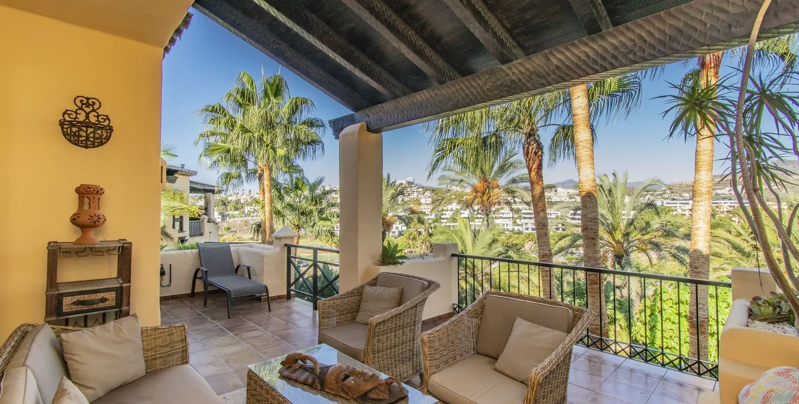 Sale of middle floor apartment in Atalaya 1