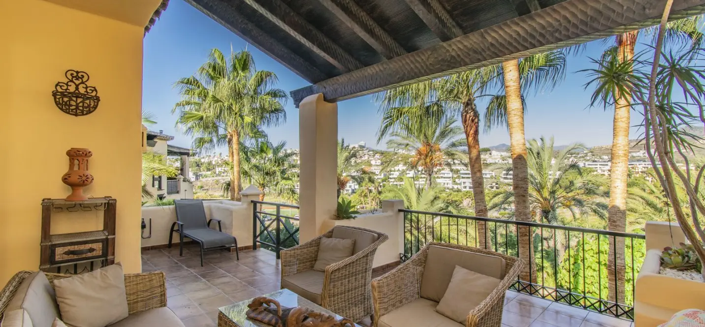 Sale of middle floor apartment in Atalaya 0
