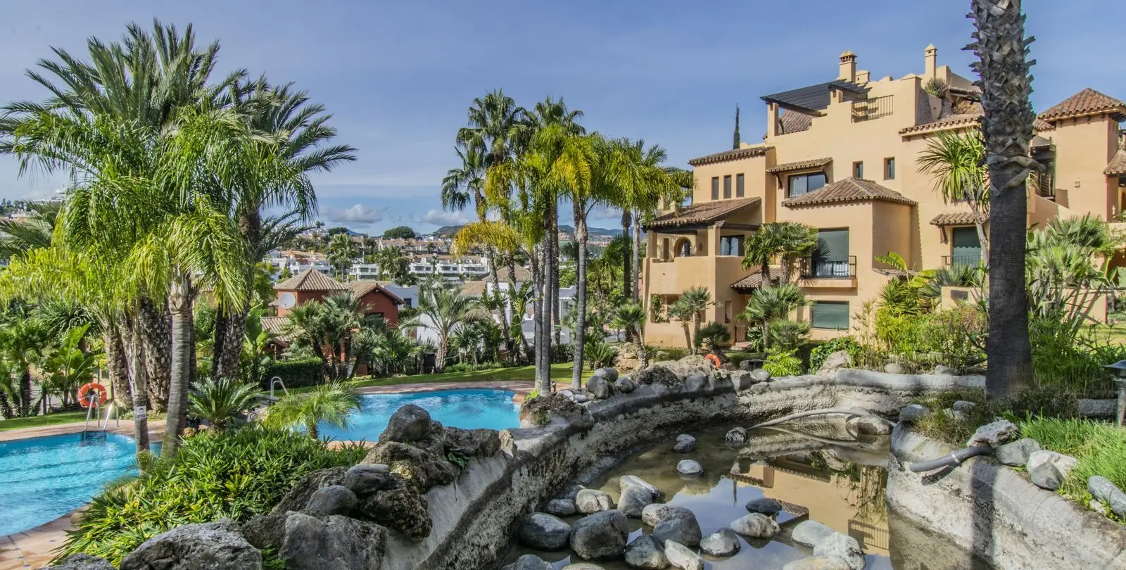 Sale of middle floor apartment in Atalaya 2