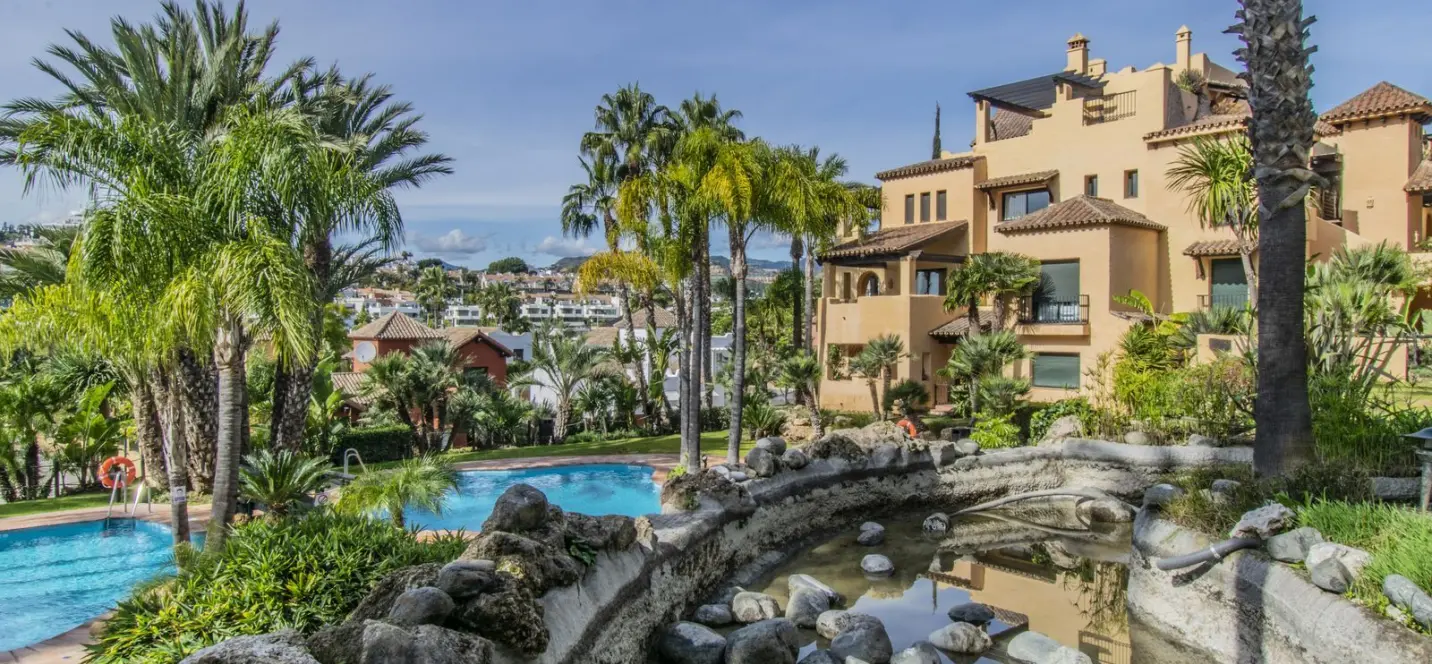Sale of middle floor apartment in Atalaya 1