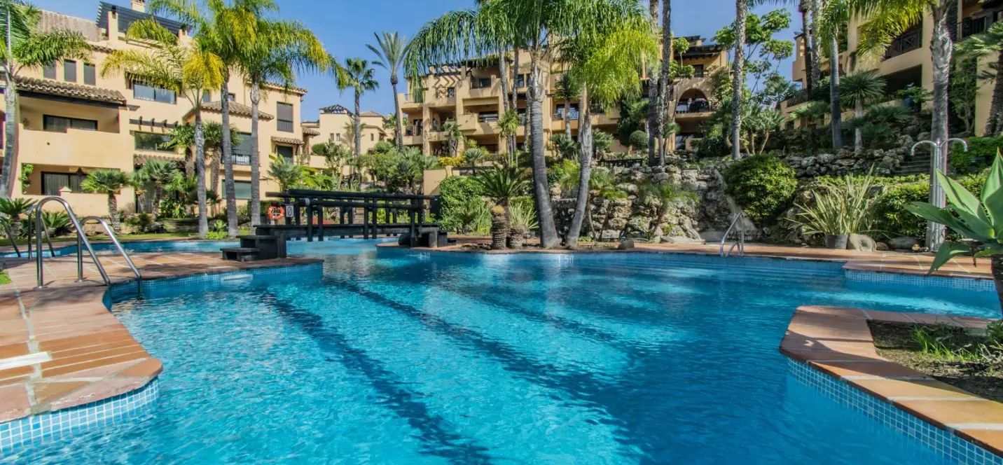 Sale of middle floor apartment in Atalaya 3