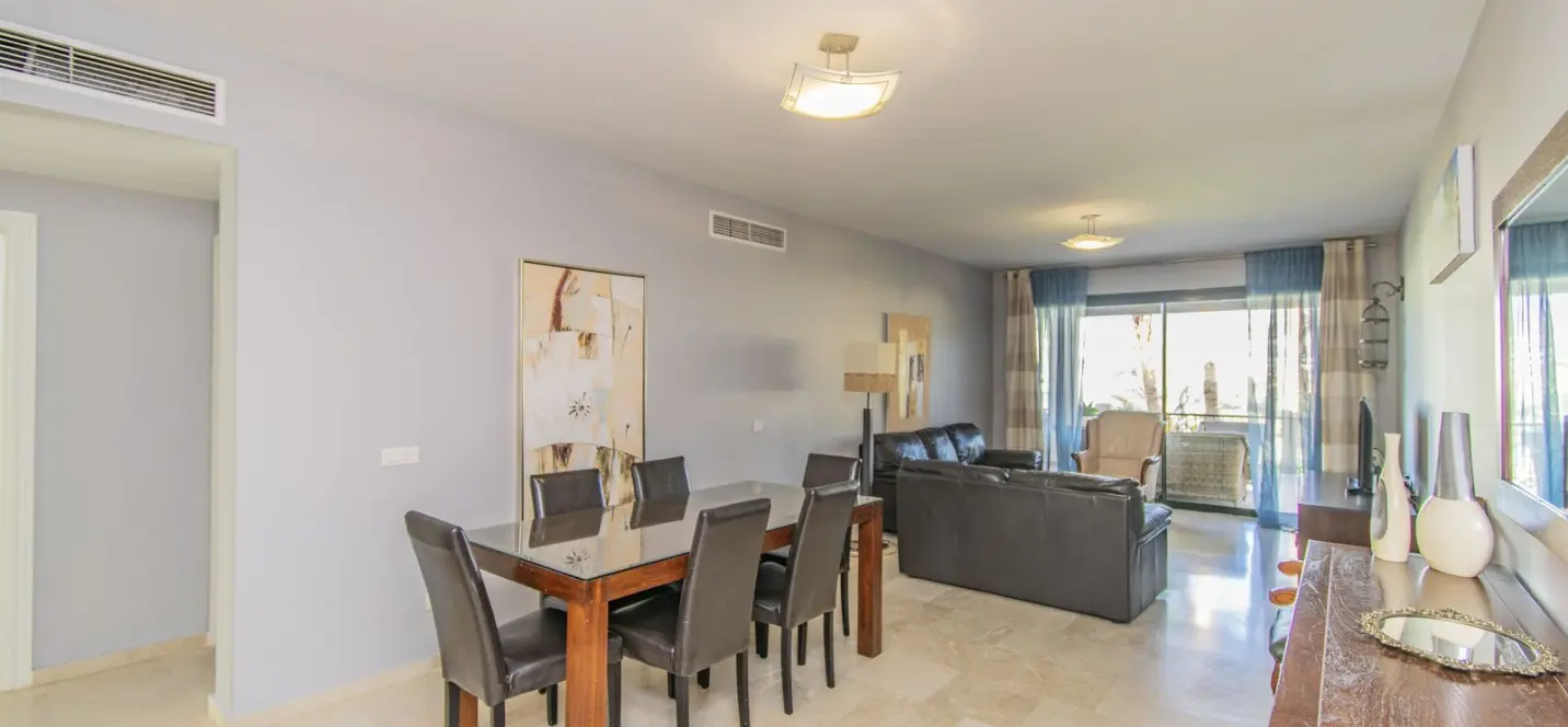 Sale of middle floor apartment in Atalaya 4
