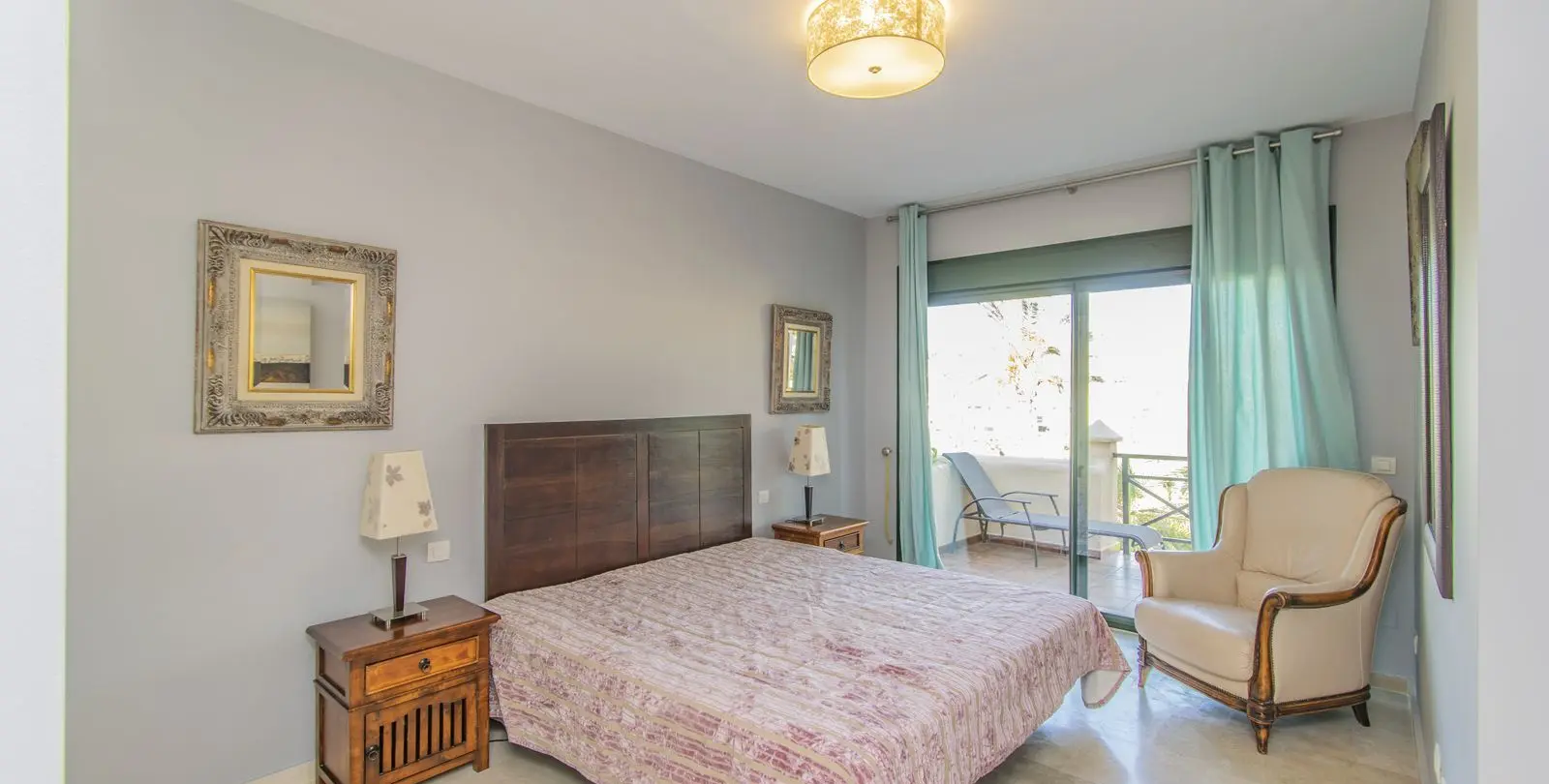 Sale of middle floor apartment in Atalaya 7