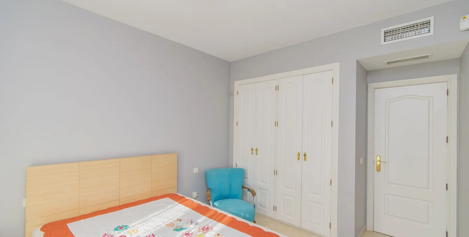 Sale of middle floor apartment in Atalaya 12