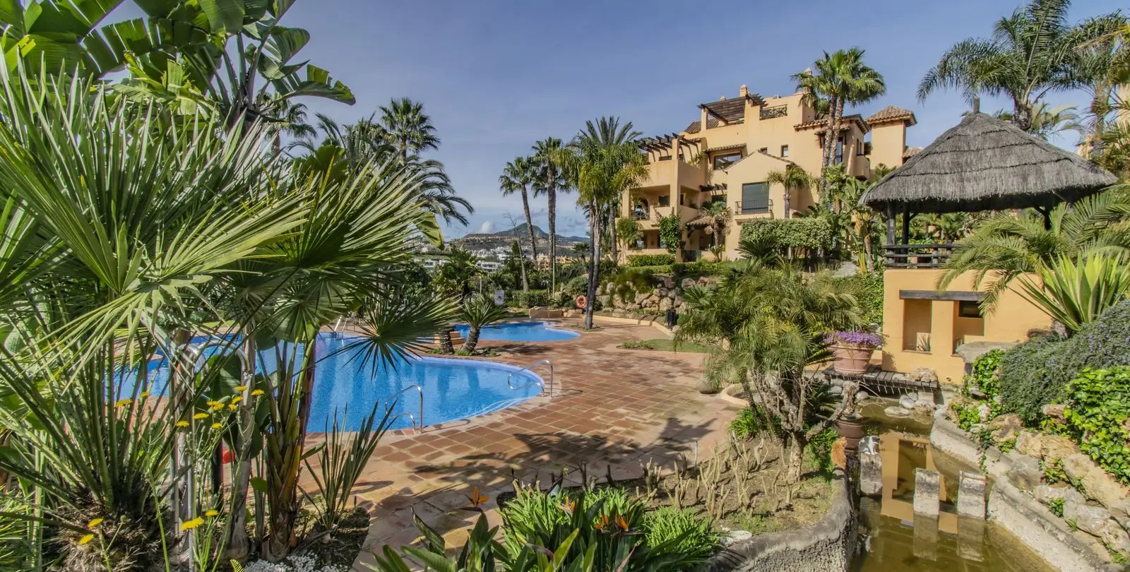 Sale of middle floor apartment in Atalaya 17