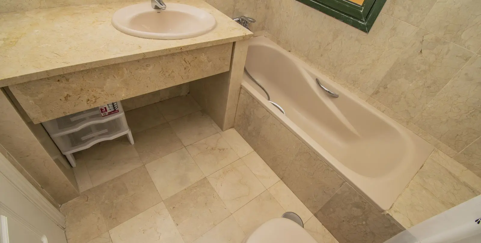 Sale of middle floor apartment in Atalaya 18