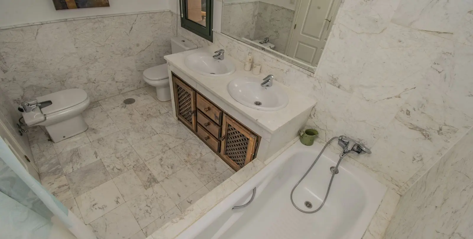 Sale of middle floor apartment in Atalaya 19