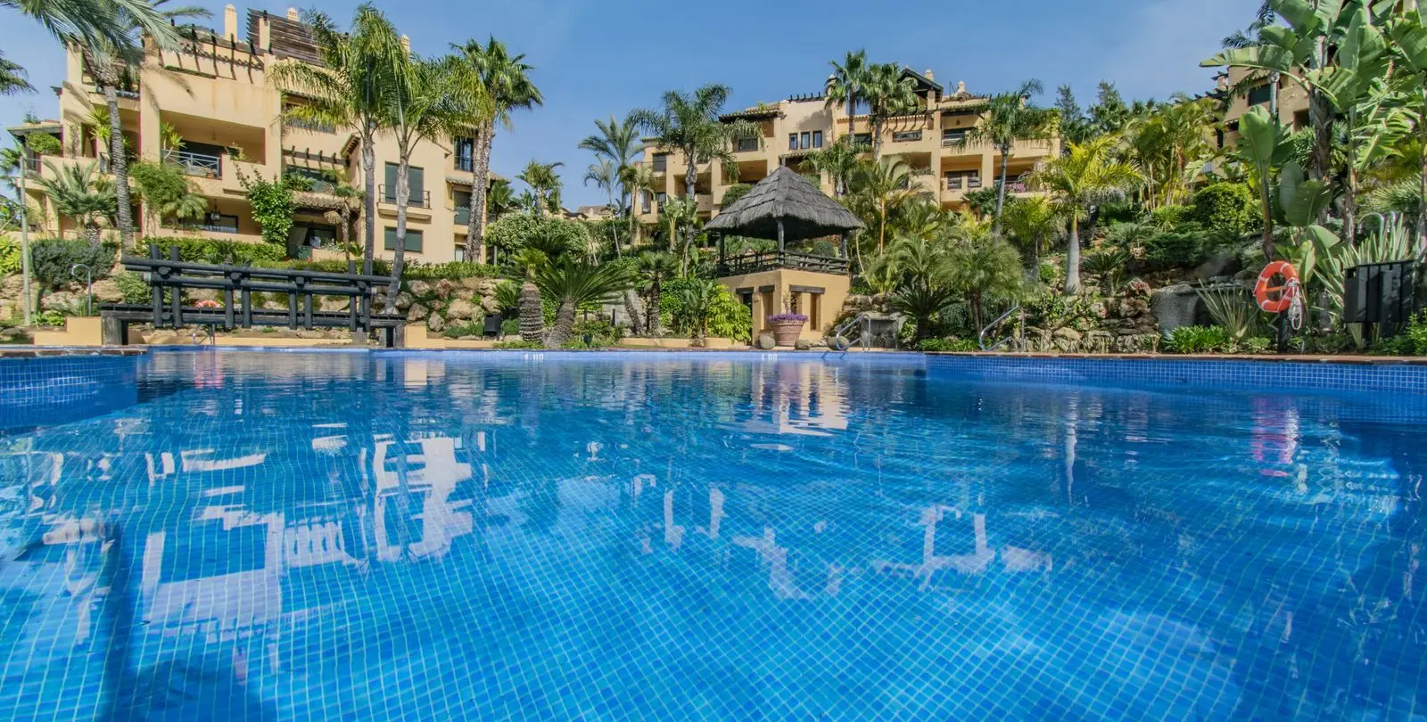Sale of middle floor apartment in Atalaya 20
