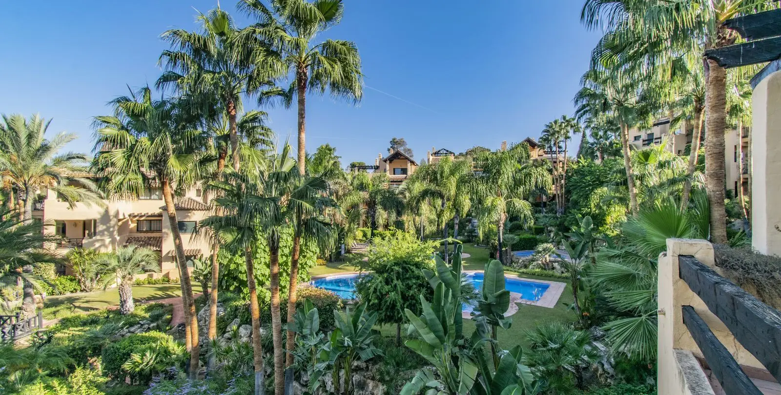 Sale of middle floor apartment in Atalaya 30