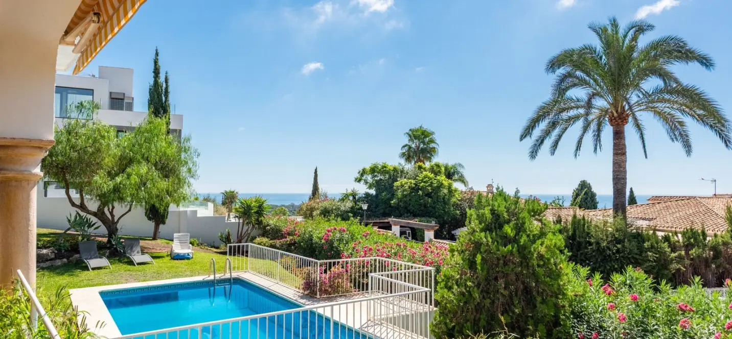 Sale of townhouse in El Paraiso 0