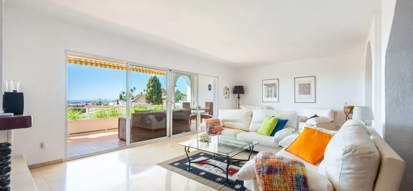 Sale of townhouse in El Paraiso 1