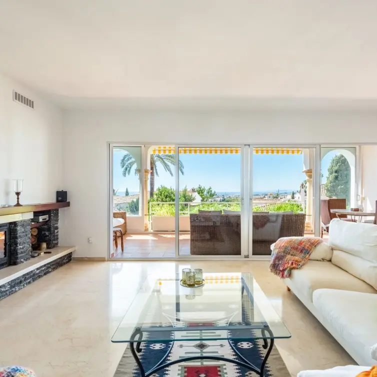 Sale of townhouse in El Paraiso