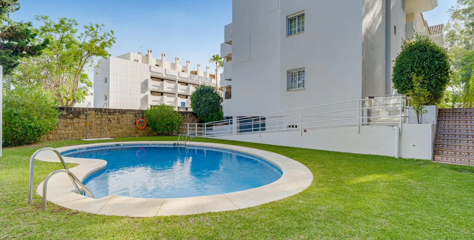 Sale of ground floor apartment in The Golden Mile 2