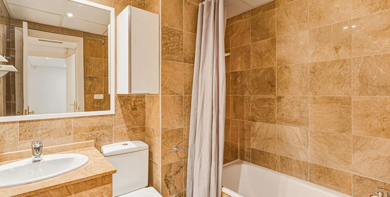 Sale of ground floor apartment in The Golden Mile 7