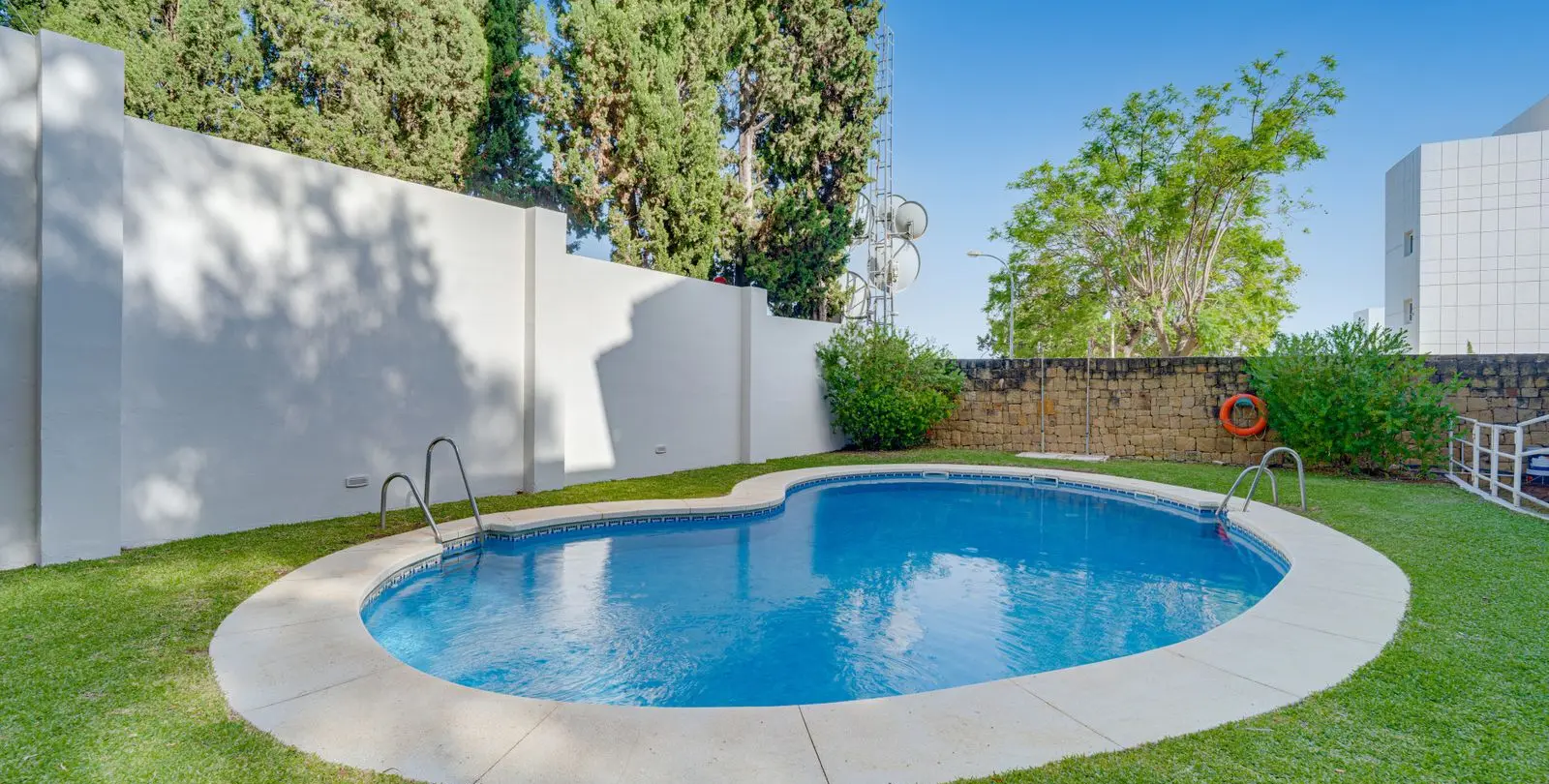 Sale of ground floor apartment in The Golden Mile 8