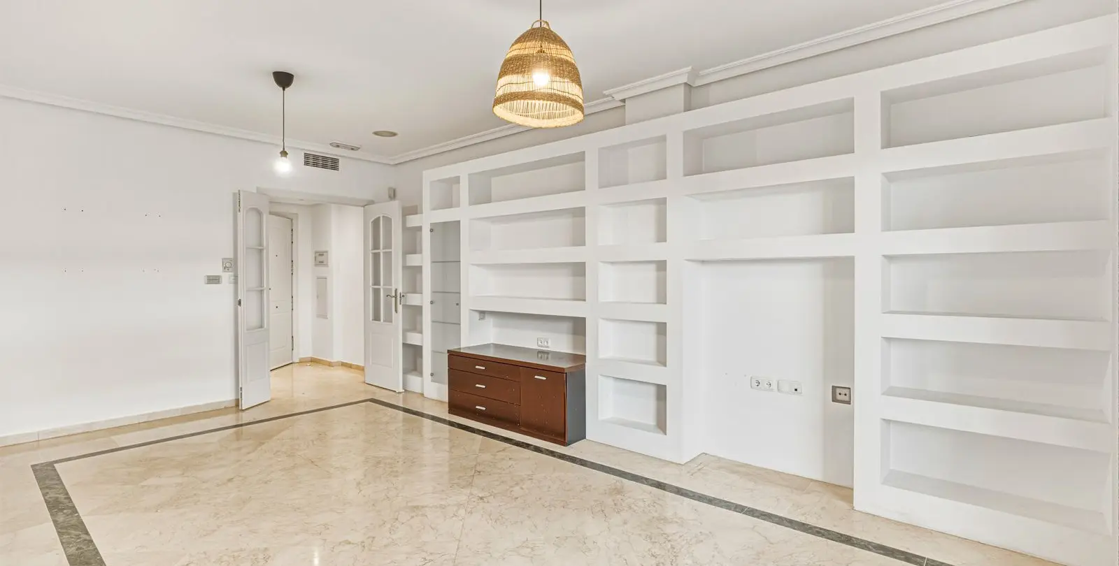 Sale of ground floor apartment in The Golden Mile 10