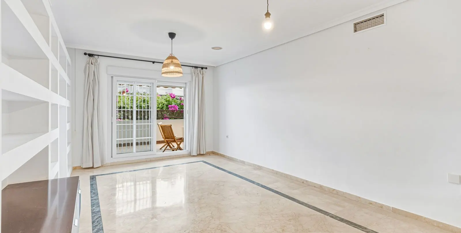 Sale of ground floor apartment in The Golden Mile 12