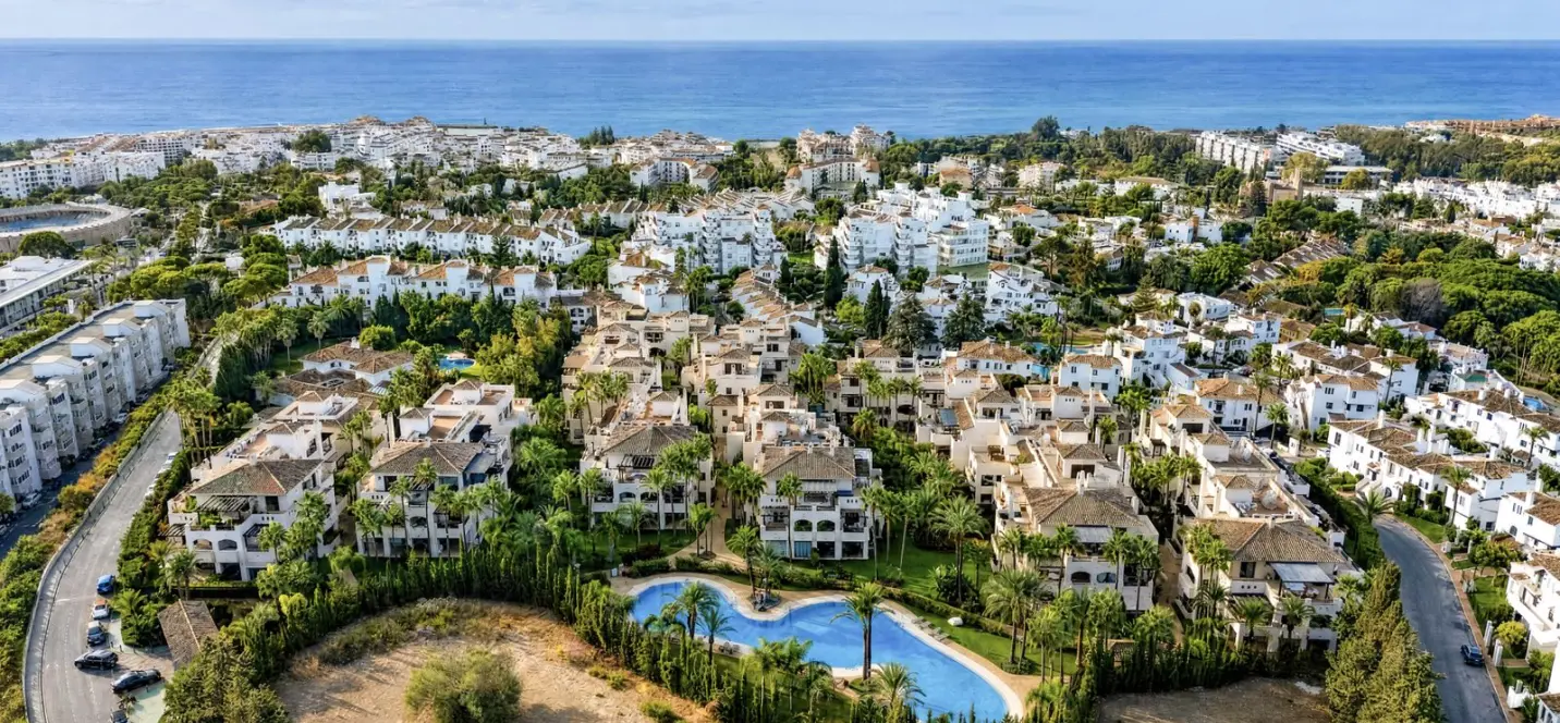 Venta de apartamento en planta media en Puerto Banús 0