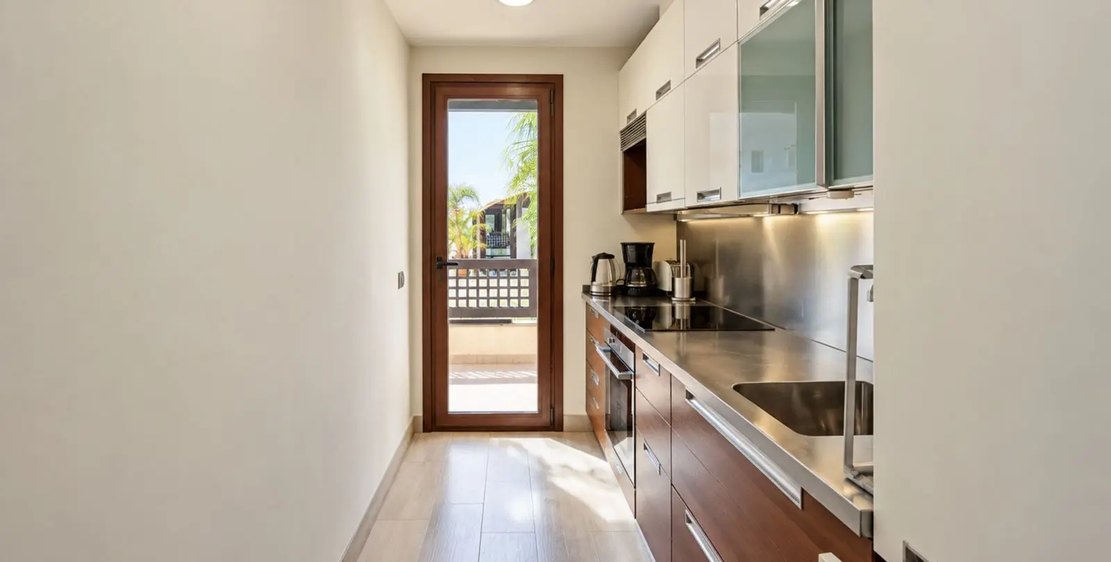 Sale of middle floor apartment in Puerto Banús 14