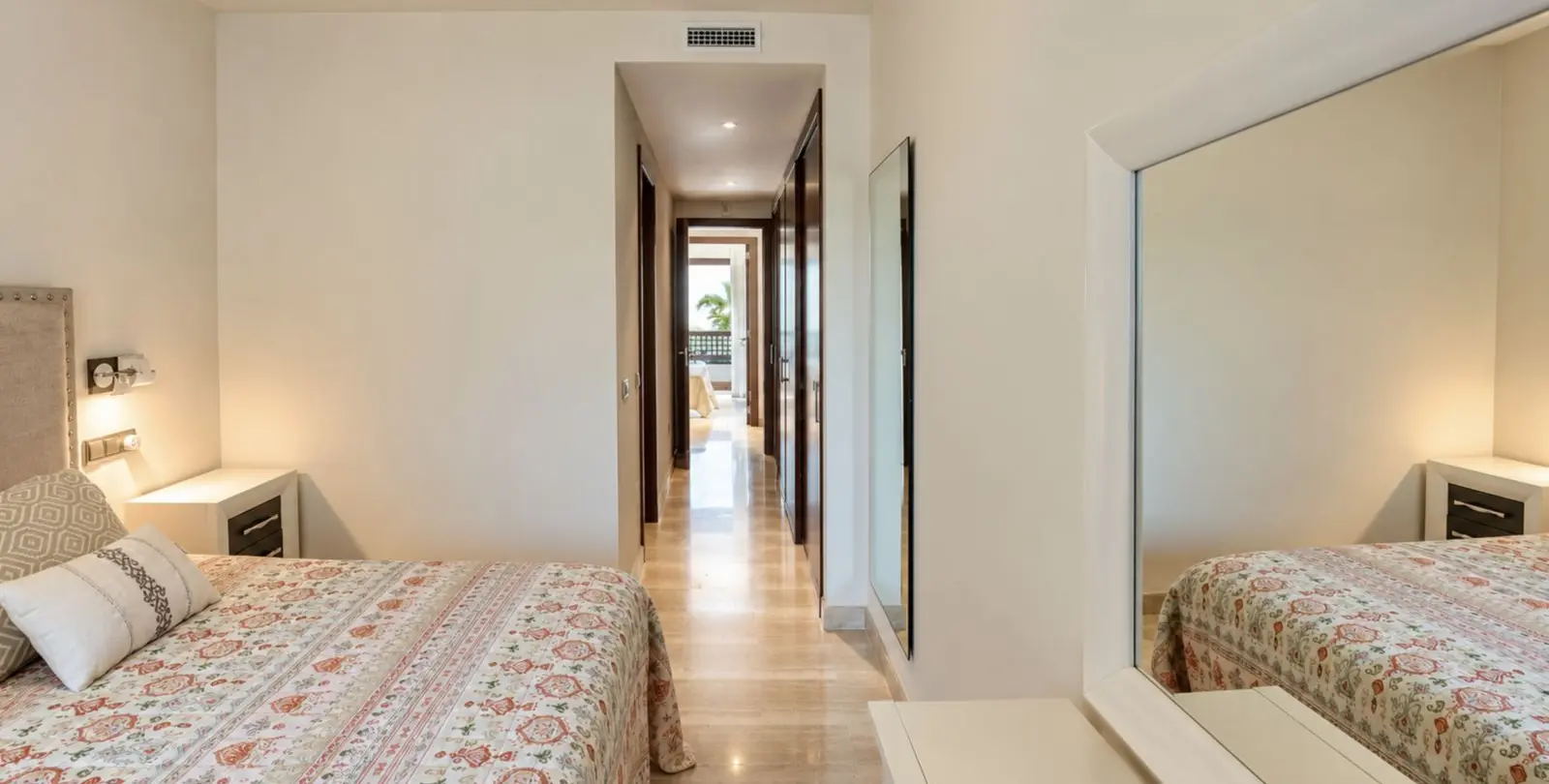 Sale of middle floor apartment in Puerto Banús 16