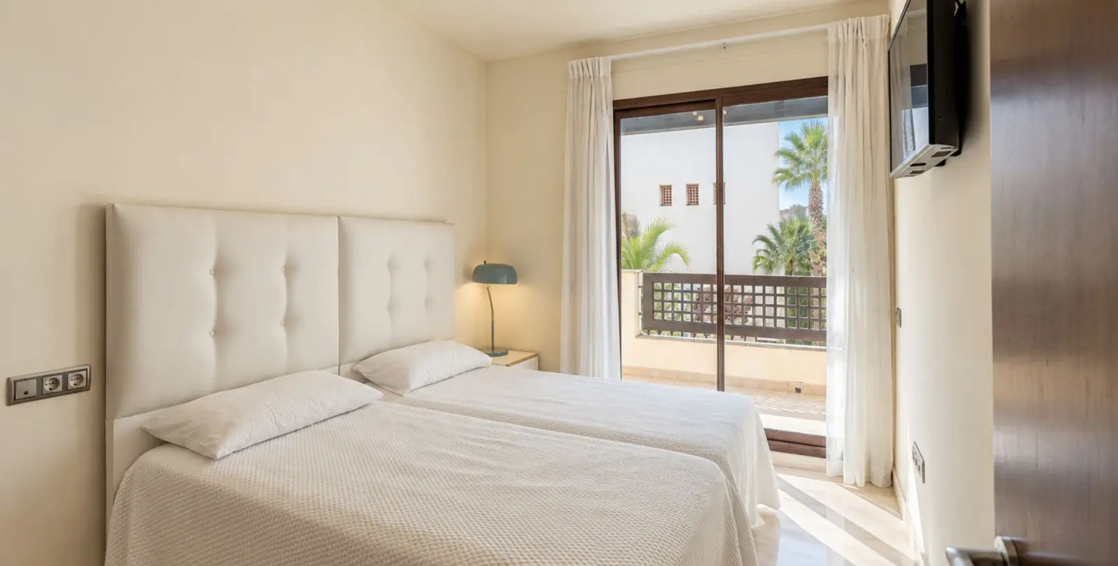 Sale of middle floor apartment in Puerto Banús 20