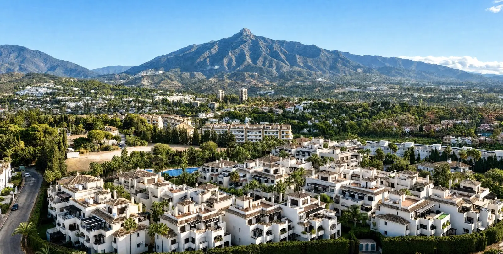 Sale of middle floor apartment in Puerto Banús 31