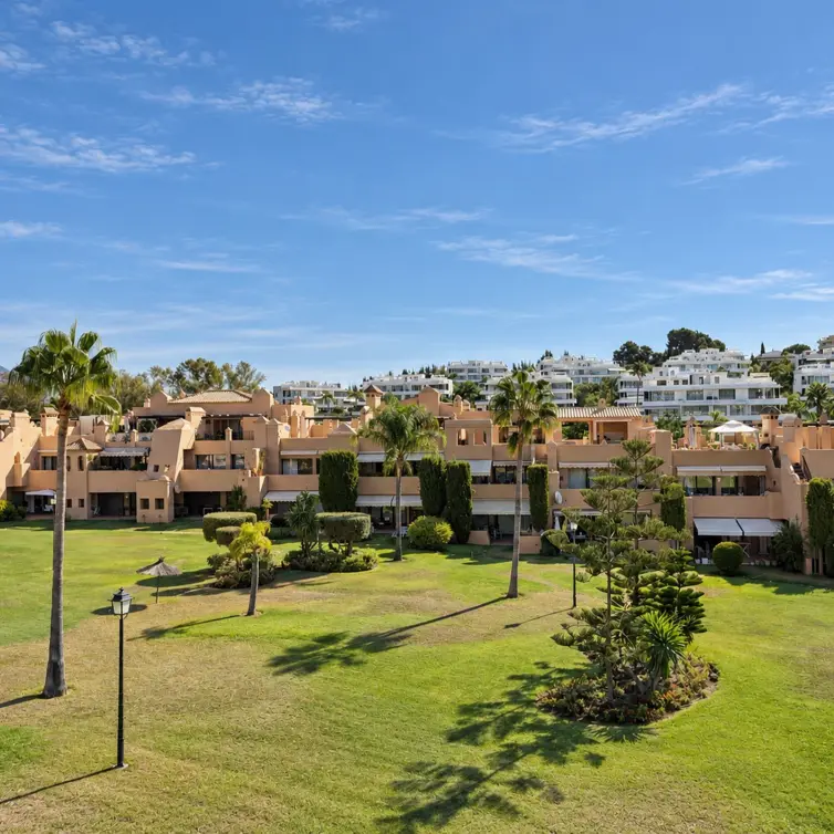 Venta de apartamento en planta media en Estepona