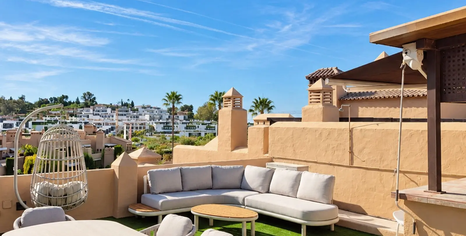 Venta de apartamento en planta media en Estepona 26