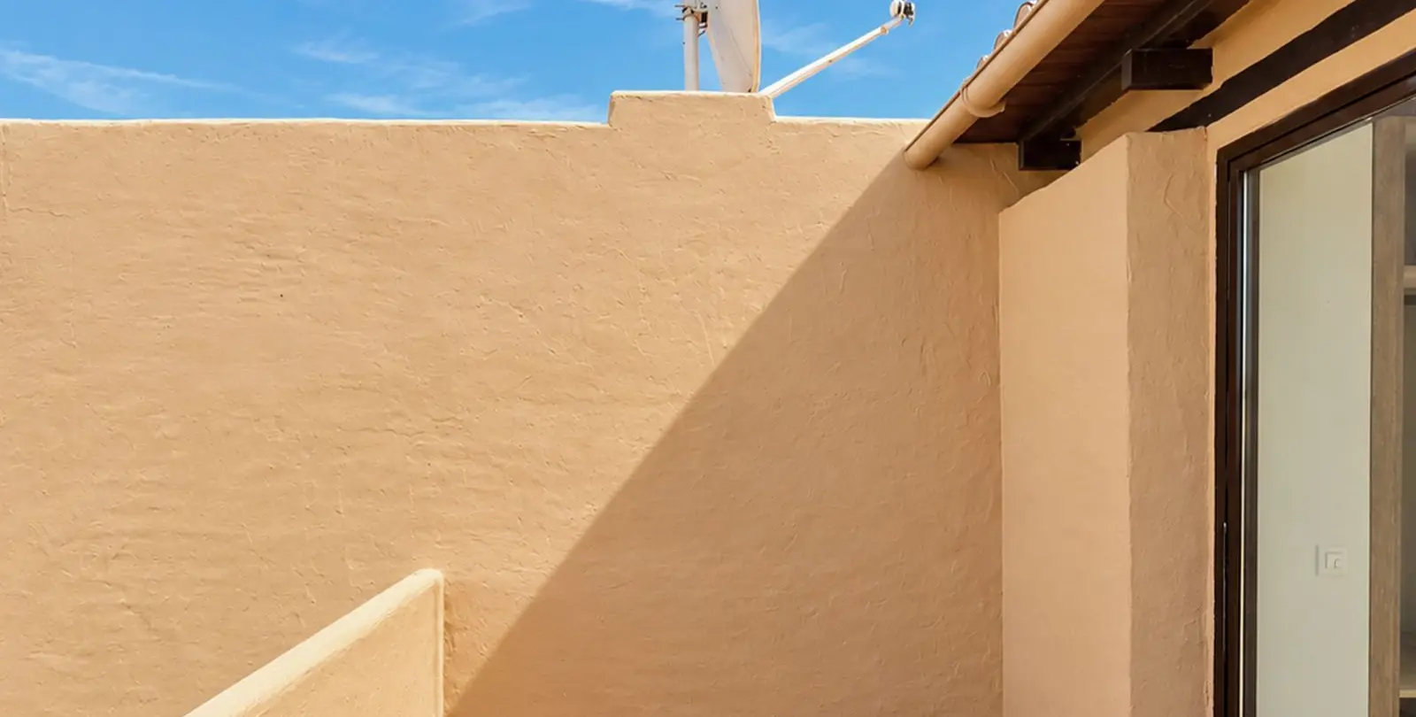 Venta de apartamento en planta media en Estepona 31