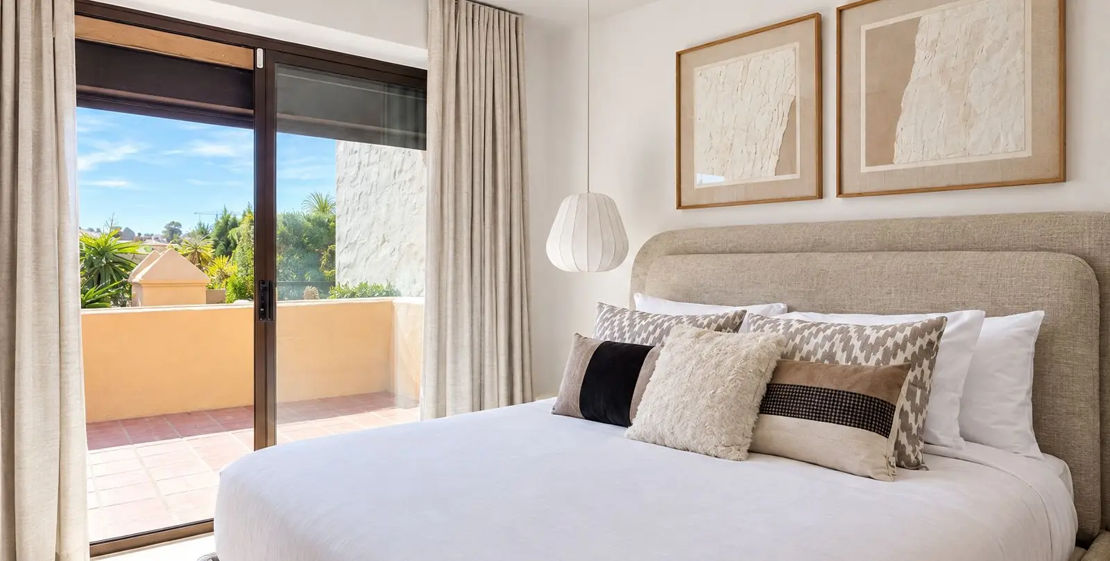 Venta de apartamento en planta media en Estepona 32