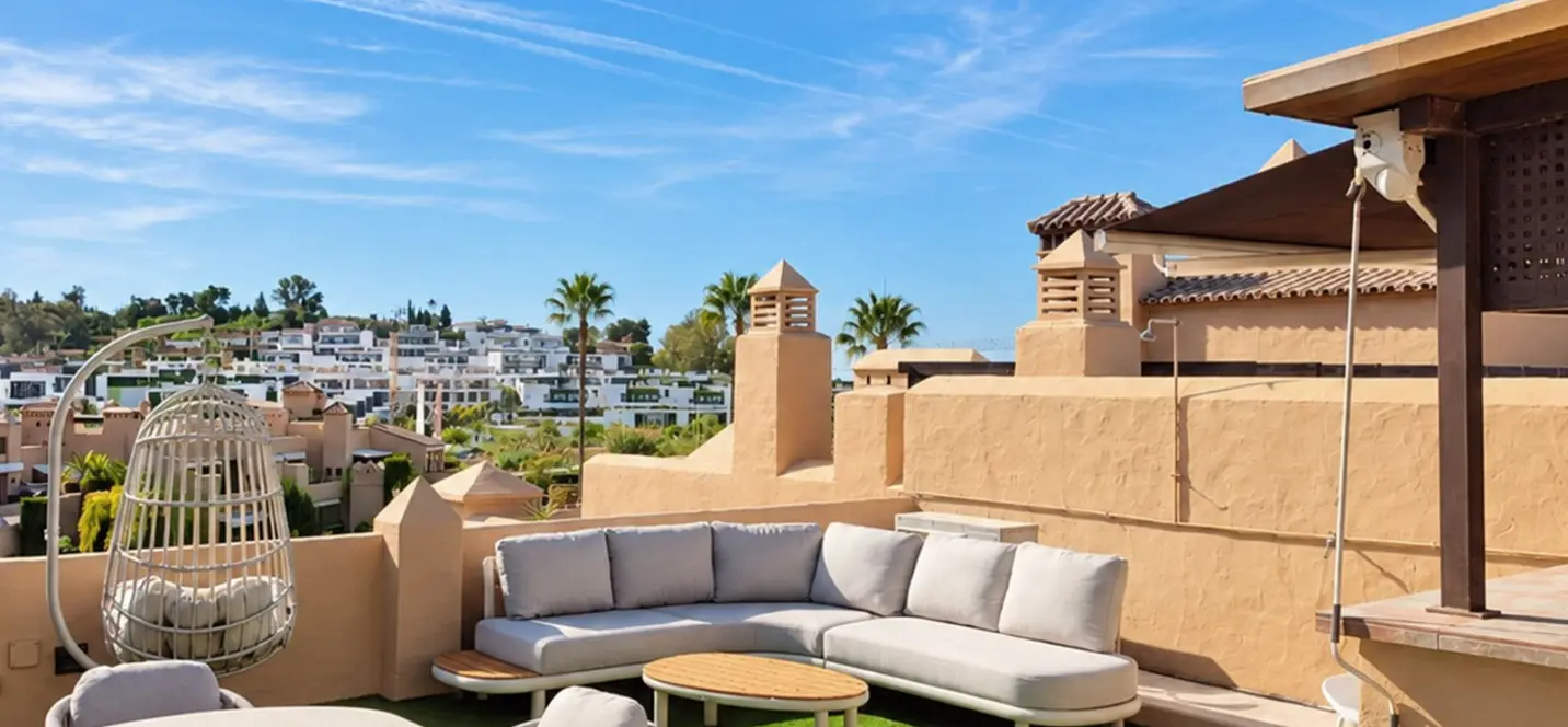 Sale of middle floor apartment in Estepona 1