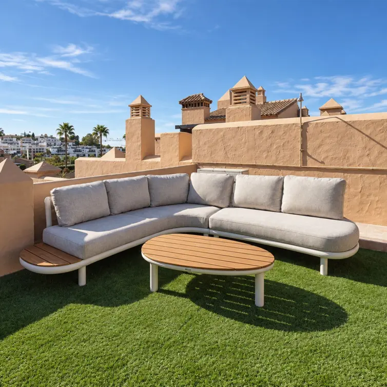 Sale of middle floor apartment in Estepona
