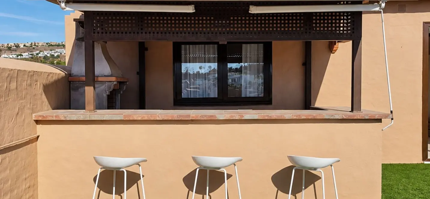 Sale of middle floor apartment in Estepona 4