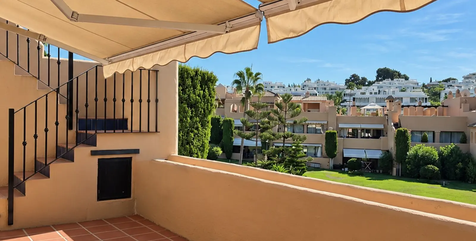 Продажа апартаментов на среднем этаже в Estepona 7