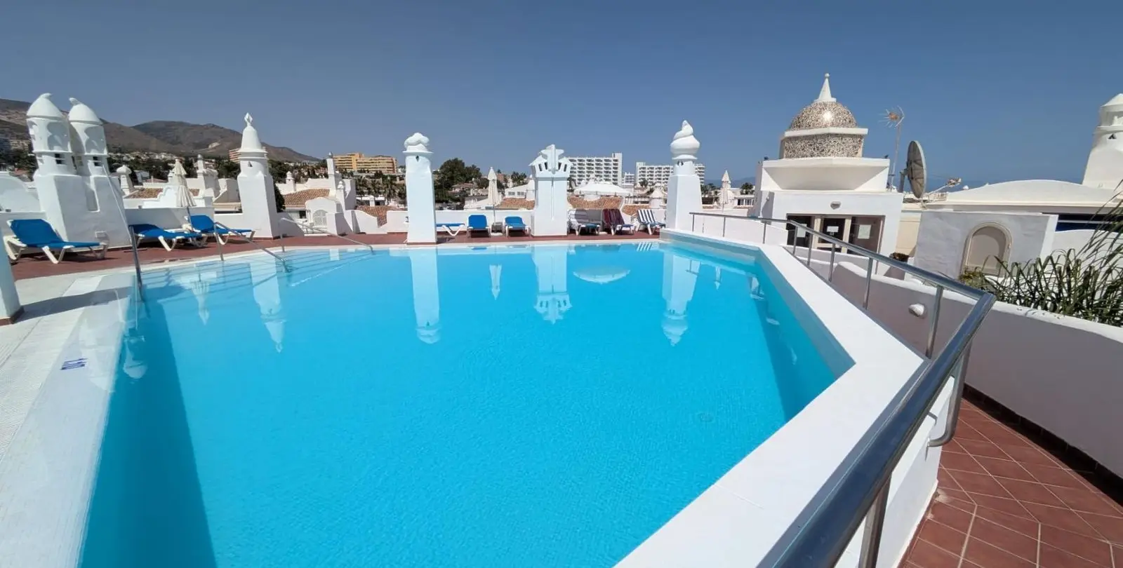 Sale of middle floor apartment in Benalmadena 2