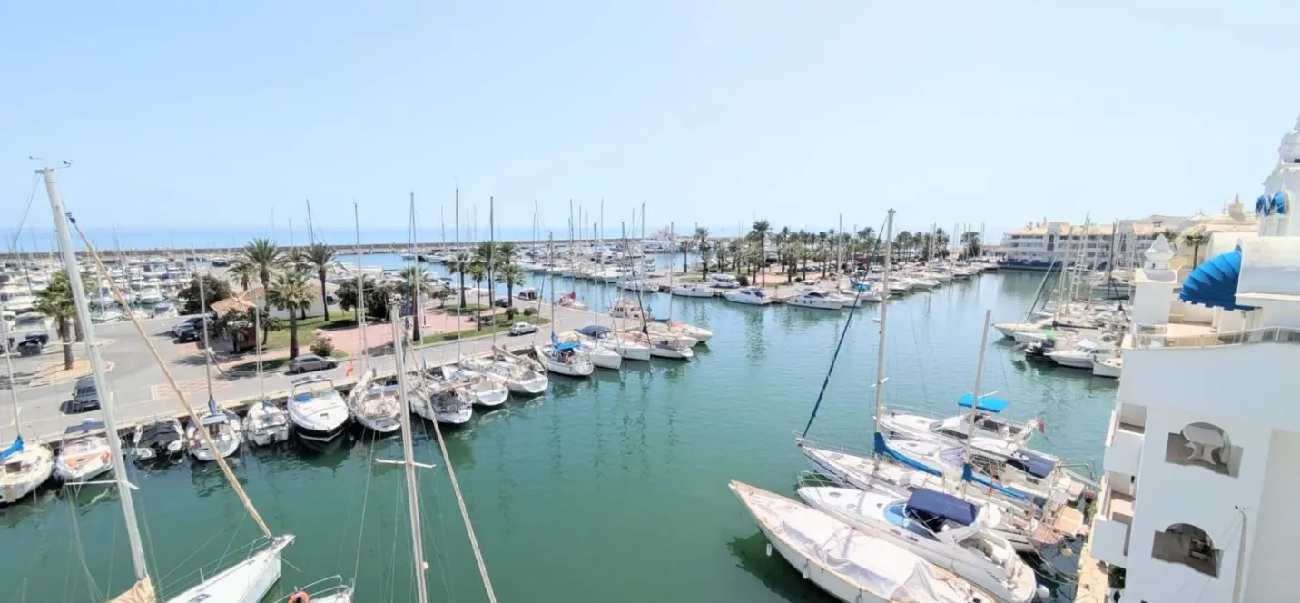 Venta de apartamento en planta media en Benalmadena 2