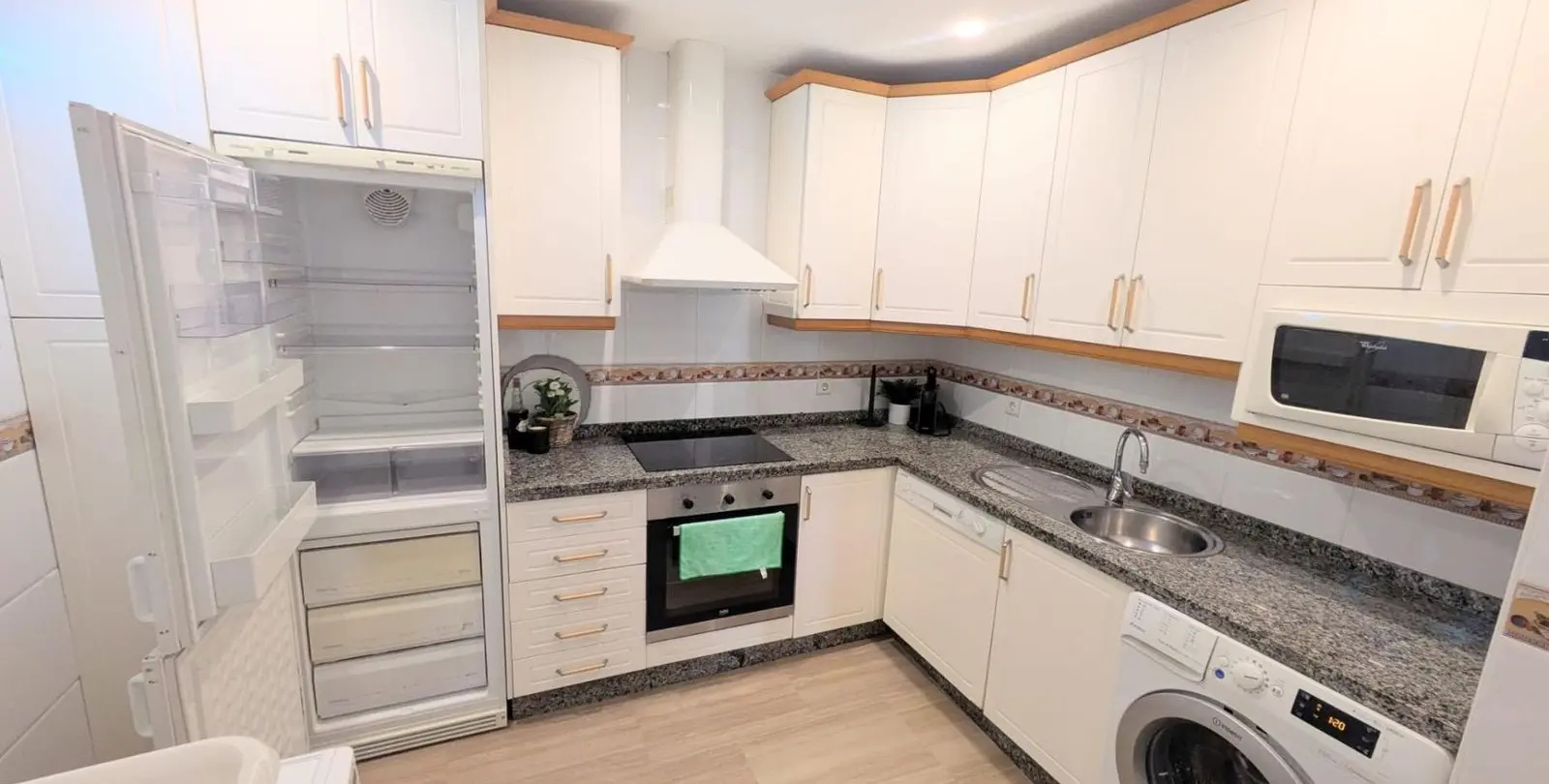 Sale of middle floor apartment in Benalmadena 14
